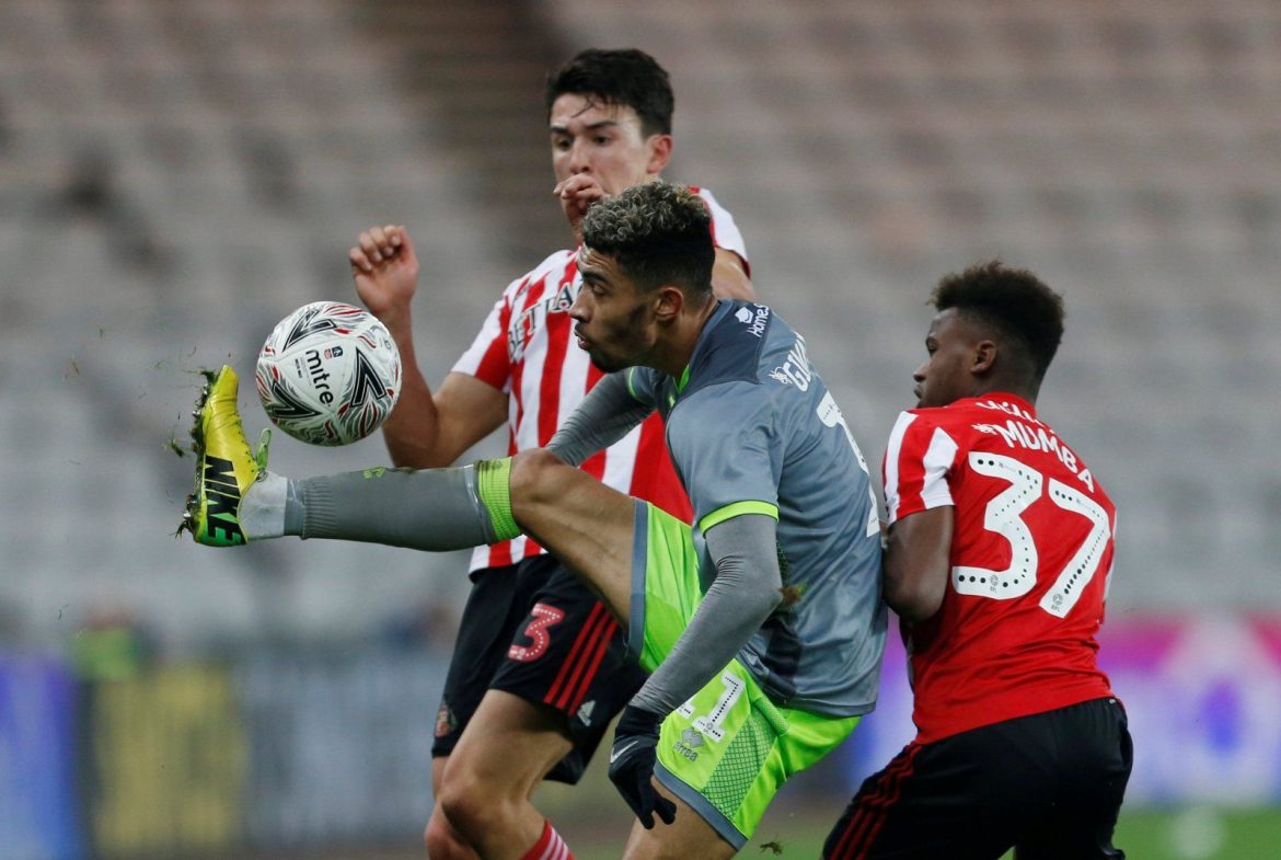 Sunderland: Stephen Elliott baffled by Bali Mumba’s transfer fee